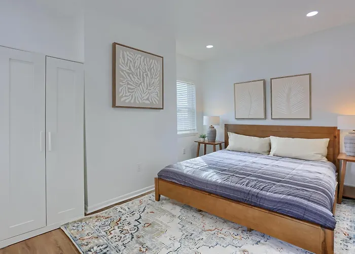 Apartment Modern And Stylish Two Bedroom In With Parking